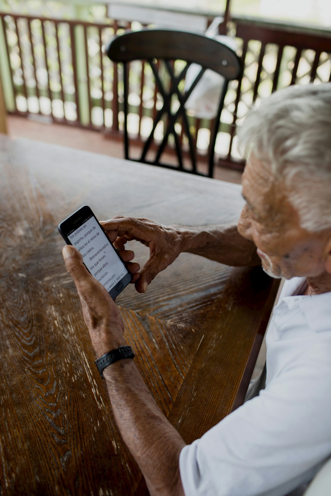 senior using tablet