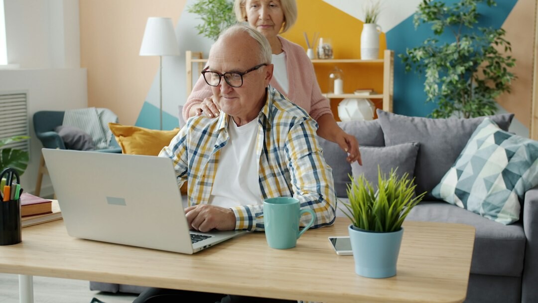 elderly couple reading
